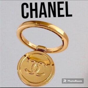 Chanel CC Logo Phone Ring Pop
Socket Gold Tone
Metal